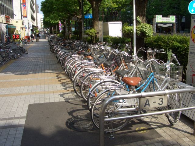 川崎駅東口の駐輪場 たまには遠くへ行ってみよう